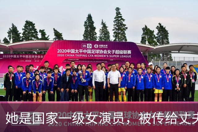 她是国家一级女演员，被传给丈夫戴绿帽，重病丈夫坐轮椅也不离婚