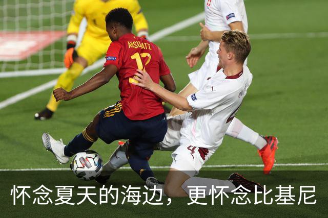 怀念夏天的海边，更怀念比基尼